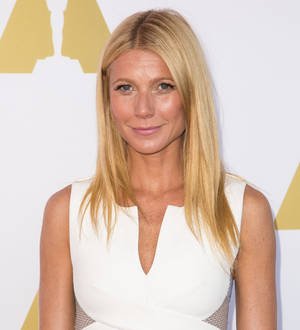 Gwyneth Paltrow laughs at her organic lifestyle on Web Therapy