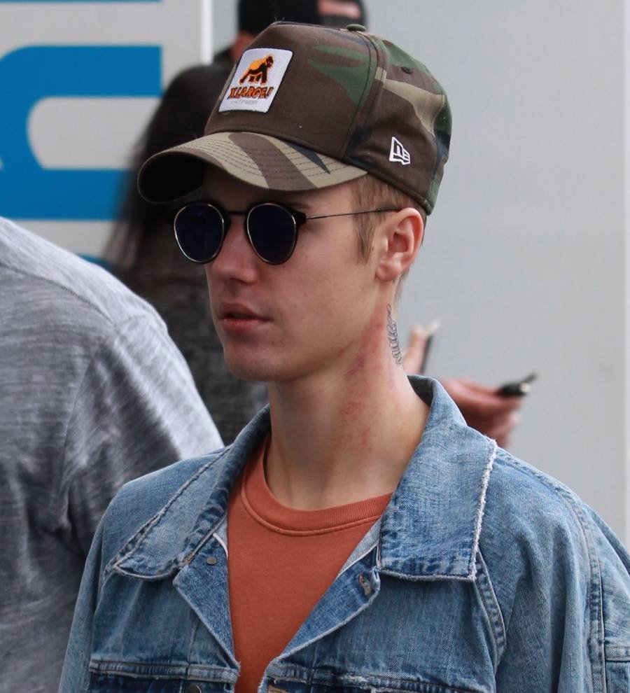 Justin Bieber jokes about Kourtney Kardashian romance rumors