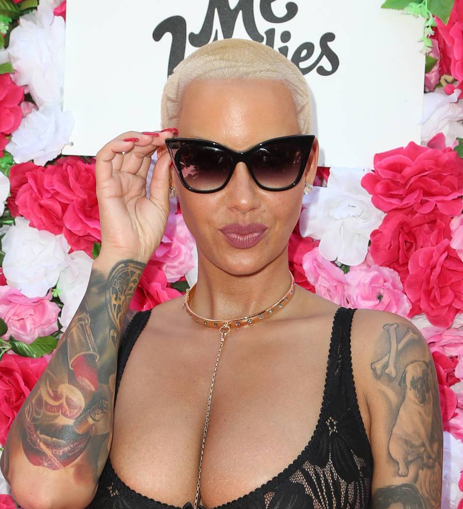 Amber Rose shows off pal Blac Chyna's newborn daughter