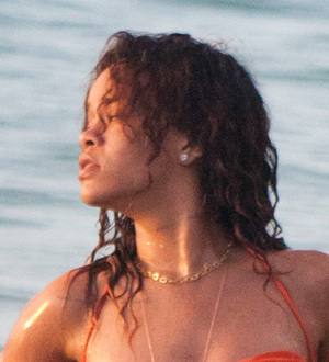 Rihanna named hottest tweeter