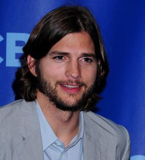 Ashton Kutcher still wearing his wedding ring amid marriage storm
