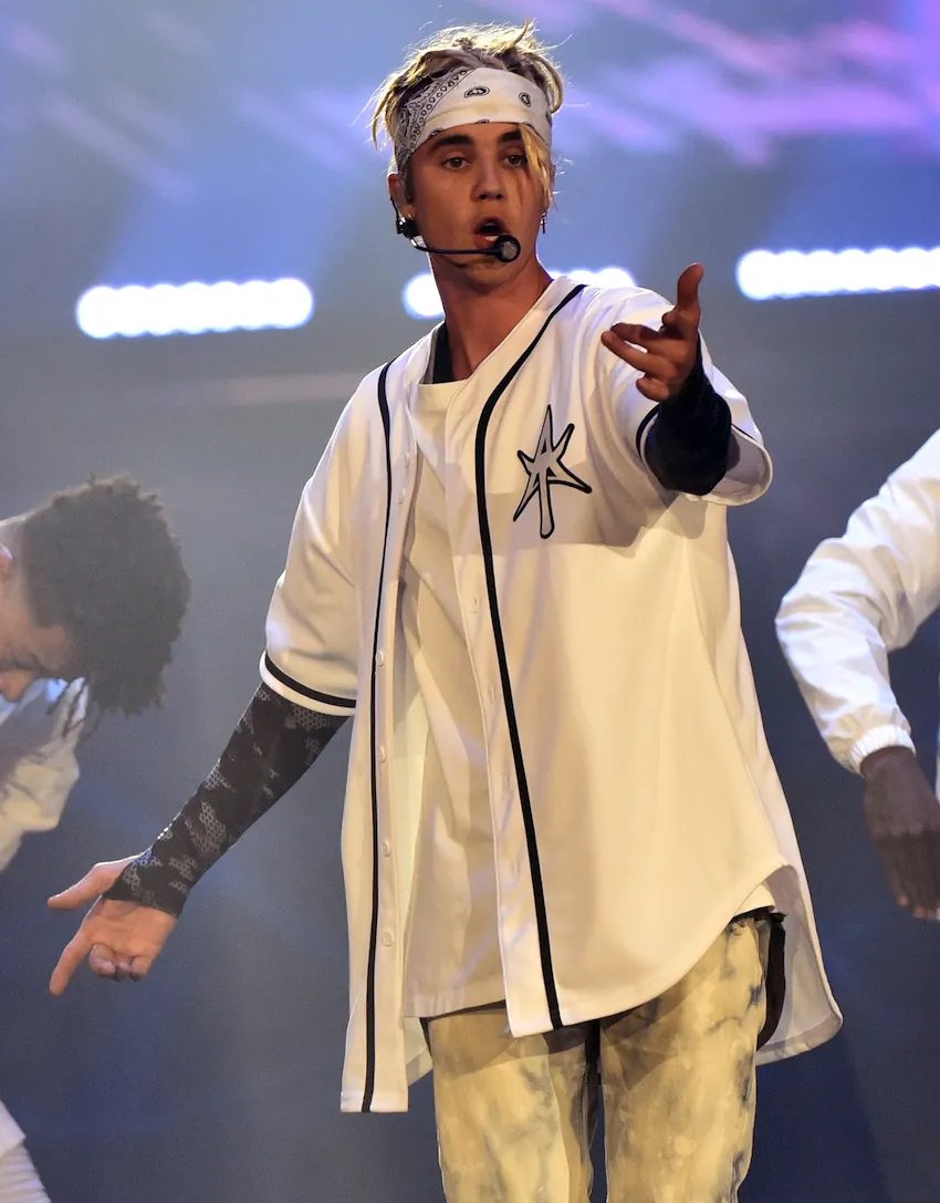 Justin Bieber Shines As a Featured Artist!
