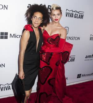 Miley Cyrus raises,000 at amFAR gala