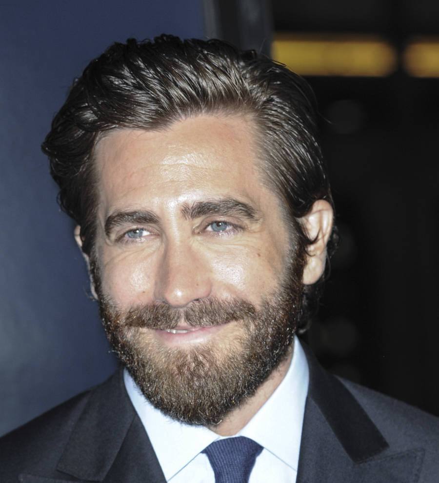 Jake Gyllenhaal meets hospital patients in surprise visit