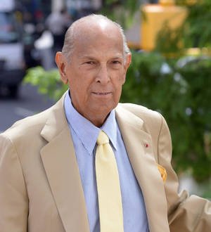 Oscar de la Renta dies at 82