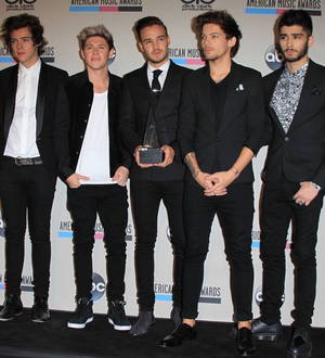 One Direction battle technical faults on live TV