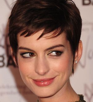 Valentino completes Anne Hathaway's wedding gown