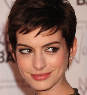 Valentino completes Anne Hathaway's wedding gown