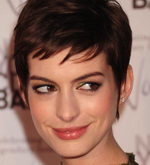 Valentino completes Anne Hathaway's wedding gown