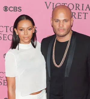 Mel B dismisses family problems with Christmas Day photo