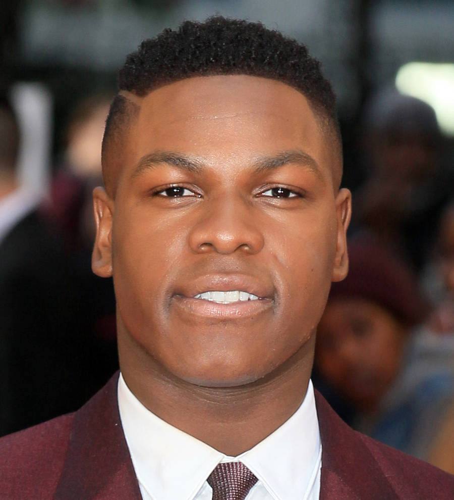 Fans ignore John Boyega in public