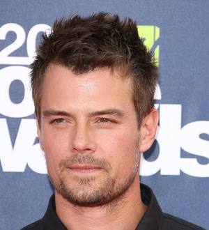 Josh Duhamel visits flood victims in North Dakota hometown