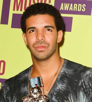 Drake demands hair clippers on tour
