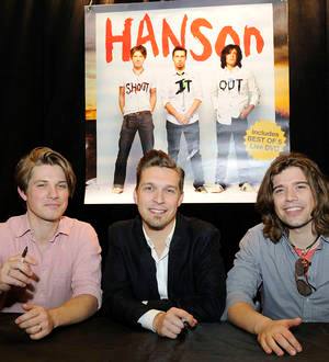 Hanson's rehearsal session gatecrashed by Darren Criss