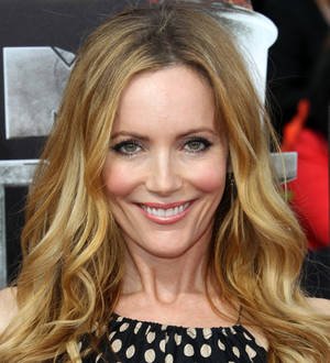 Leslie Mann broke out in hives during hot scenes with hunk