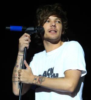 Louis Tomlinson reaches out to theme park crash victim