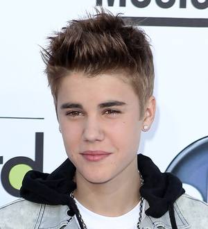 Justin Bieber turns car into anti-paparazzi machine
