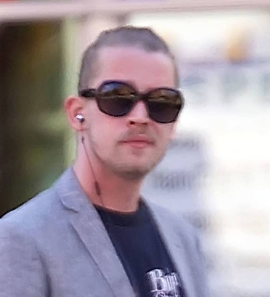 Macaulay Culkin enjoys theme park date with Brenda Song