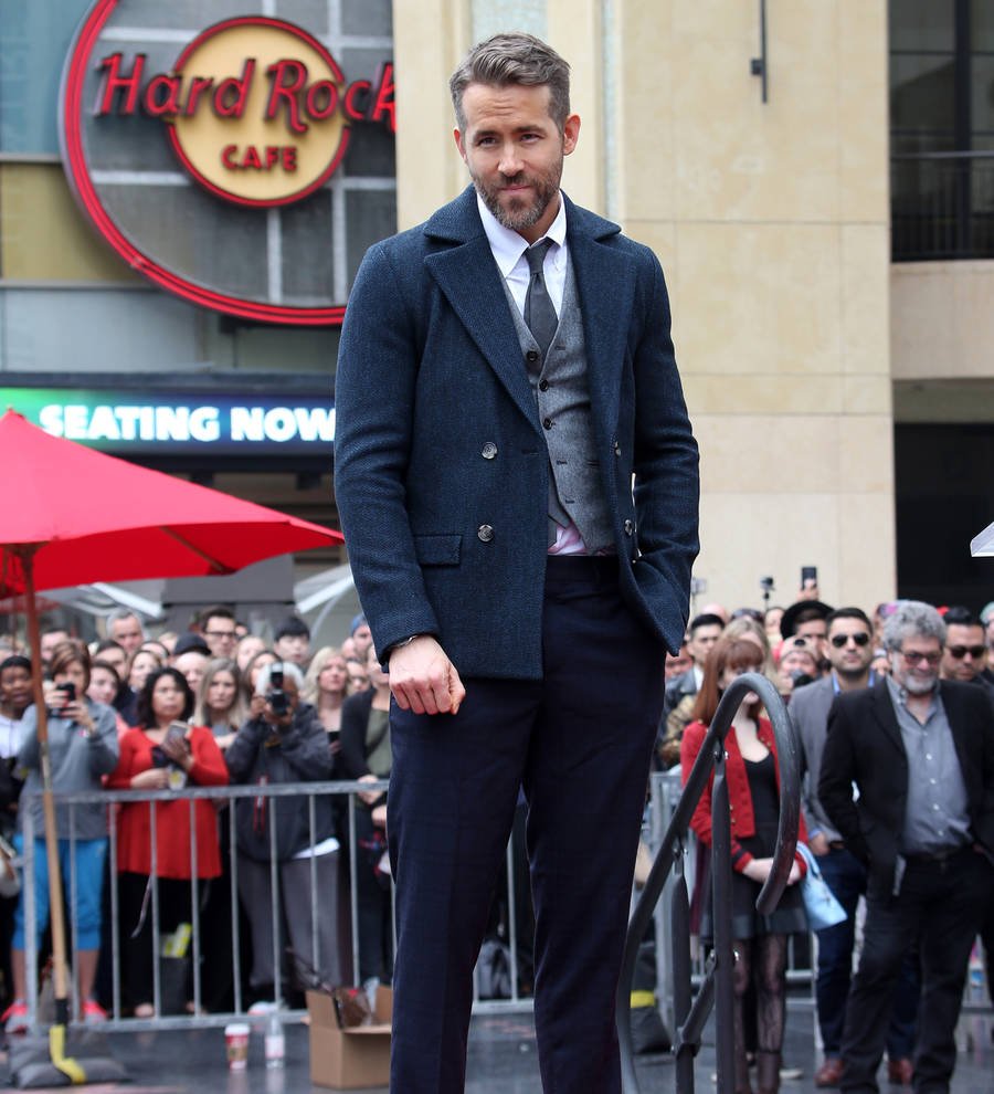 Ryan Reynolds pranked his friend with outrageous office paint job
