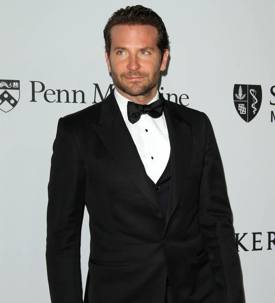 Emotional Bradley Cooper gives speech about dad's death