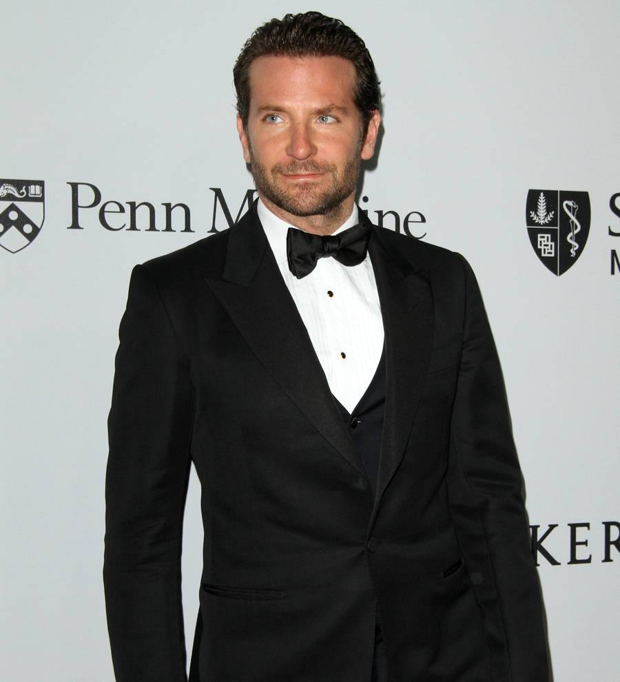 Emotional Bradley Cooper gives speech about dad's death