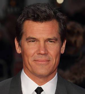 Josh Brolin fights with bouncer after refusing to leave bar