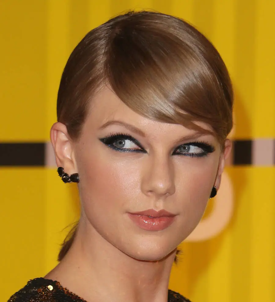 Taylor Swift nixes pseudonym and puts name back on Calvin Harris hit