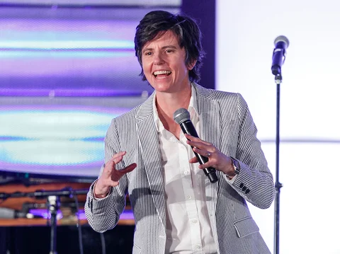 4 "Clean" Standup Comedians You Can Enjoy With The Whole Family!