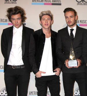One Direction duet with Anchorman stars on Saturday Night Live