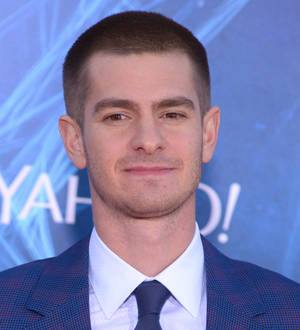Andrew Garfield swings in on school kids in New York City
