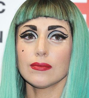 Lady Gaga takes surf lessons