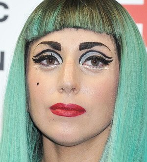 Lady Gaga takes surf lessons