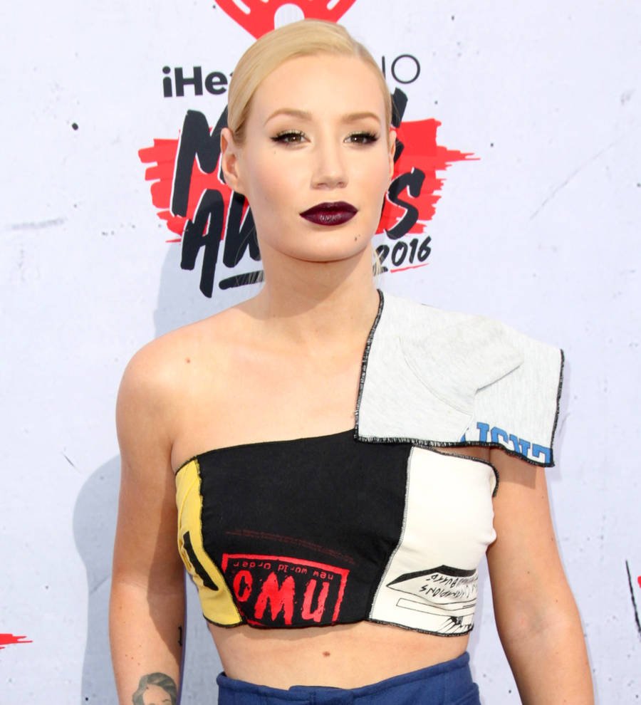 Iggy Azalea and Kesha ignore controversies by horse riding