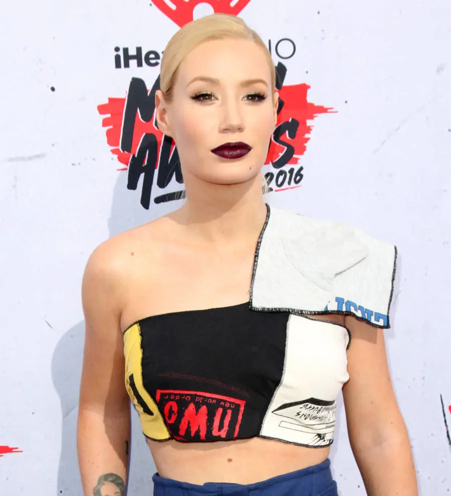 Iggy Azalea and Kesha ignore controversies by horse riding