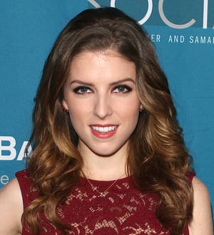 Anna Kendrick on the hunt for sex in saucy Saturday Night Live skit