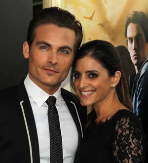 Kevin Zegers and wife expecting twins