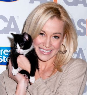 Kellie Pickler volunteers at elephant refuge