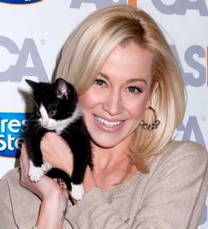 Kellie Pickler volunteers at elephant refuge