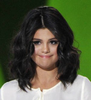 Selena Gomez lashes out at body critic