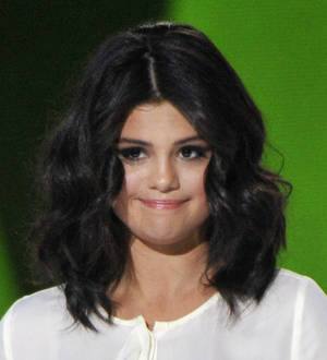 Selena Gomez lashes out at body critic