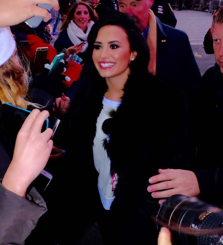 Demi Lovato praises Carrie Fisher for slamming body shamers