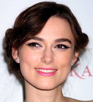 Keira Knightley to wed in Karl Lagerfeld dress