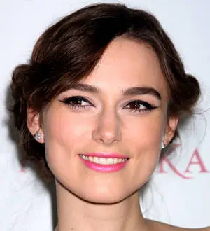 Keira Knightley to wed in Karl Lagerfeld dress