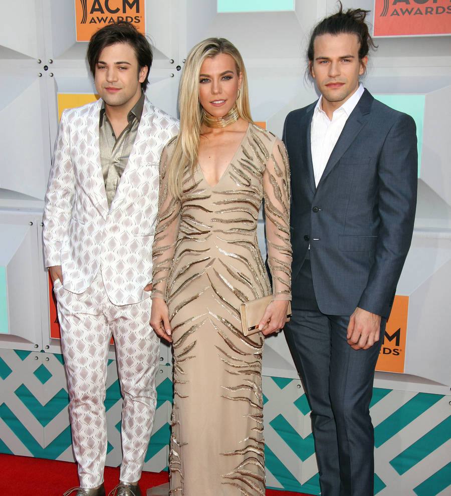 The Band Perry thrill ferris wheel fall fan with FaceTime chat