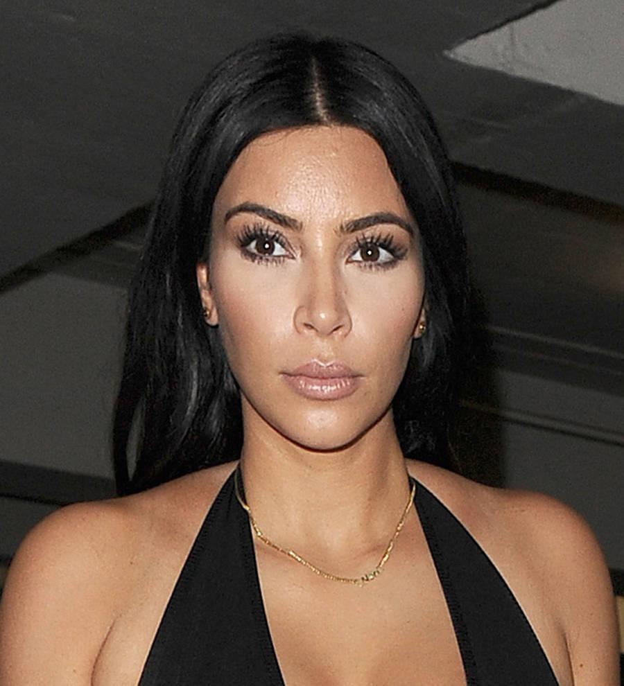 Kim Kardashian sends Ariel Winter flowers for nude photo support