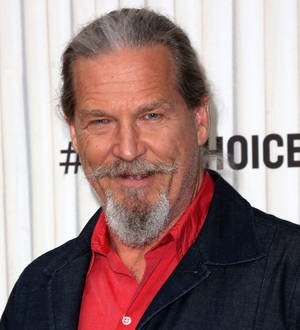'The Dude' Jeff Bridges performs for Lebowski Fest fans