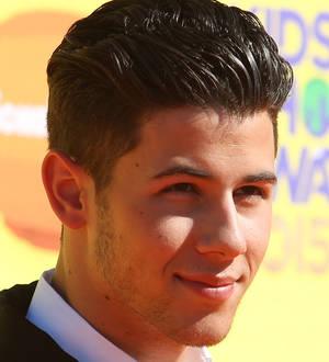 Nick Jonas makes booze delivery to fans