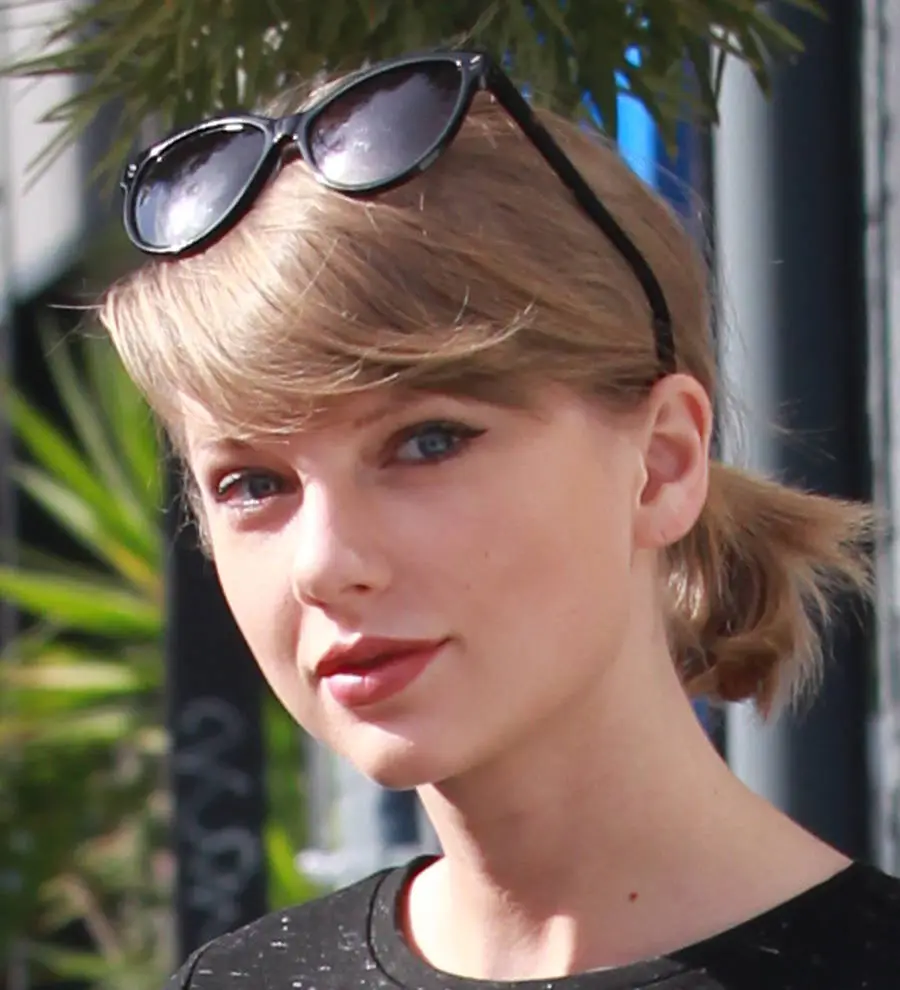 Taylor Swift surprises fan with video call and charity gift