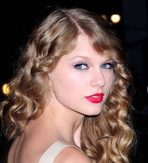 Taylor Swift and Justin Bieber are most polite celebrities