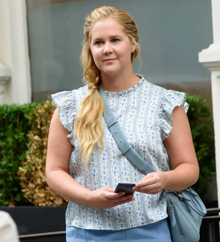 Amy Schumer thanks Twitter trolls for providing snack inspiration